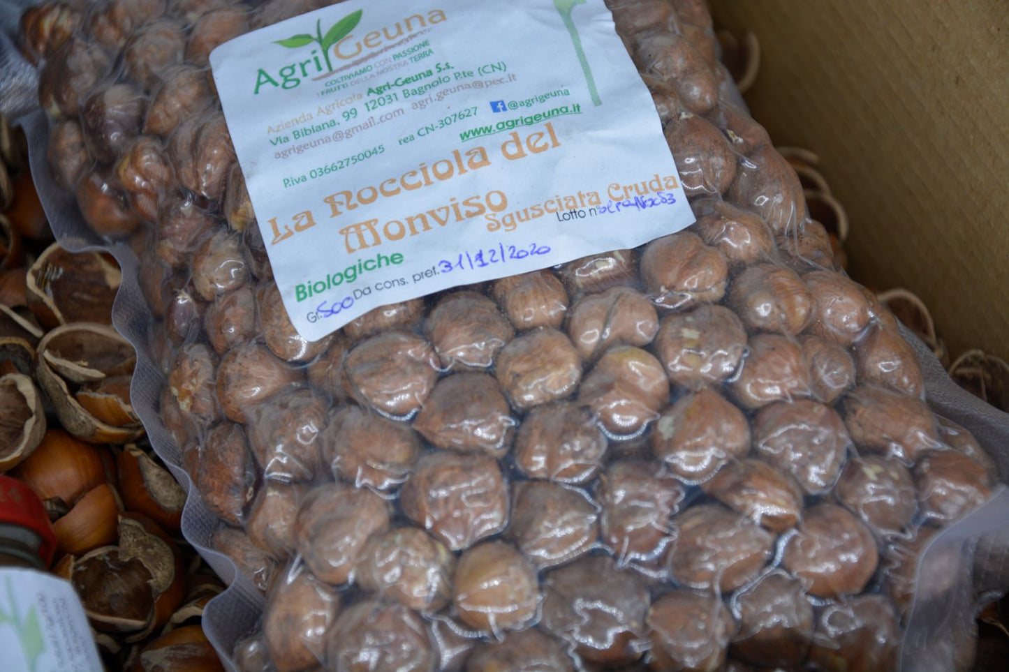 La "Nocciola del Monviso"® - nocciole coltivate da azienda biologica, SGUSCIATE crude SFUSE maggiori di 9kg