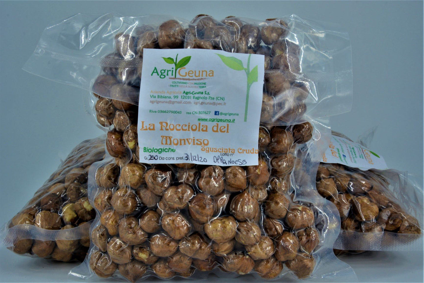La "Nocciola del Monviso"® - nocciole coltivate da azienda biologica, SGUSCIATE crude
